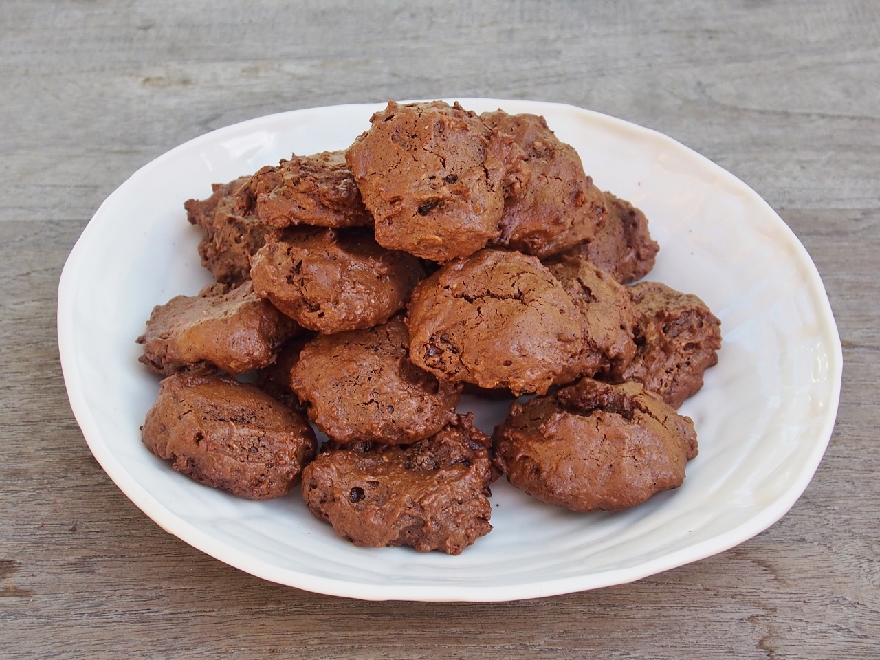 can you believe these are healthy? well healthier than most other chocolate cookies!