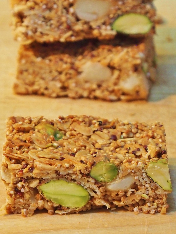 Crunchy Quinoa Muesli Bars | Healthy Home Cafe
